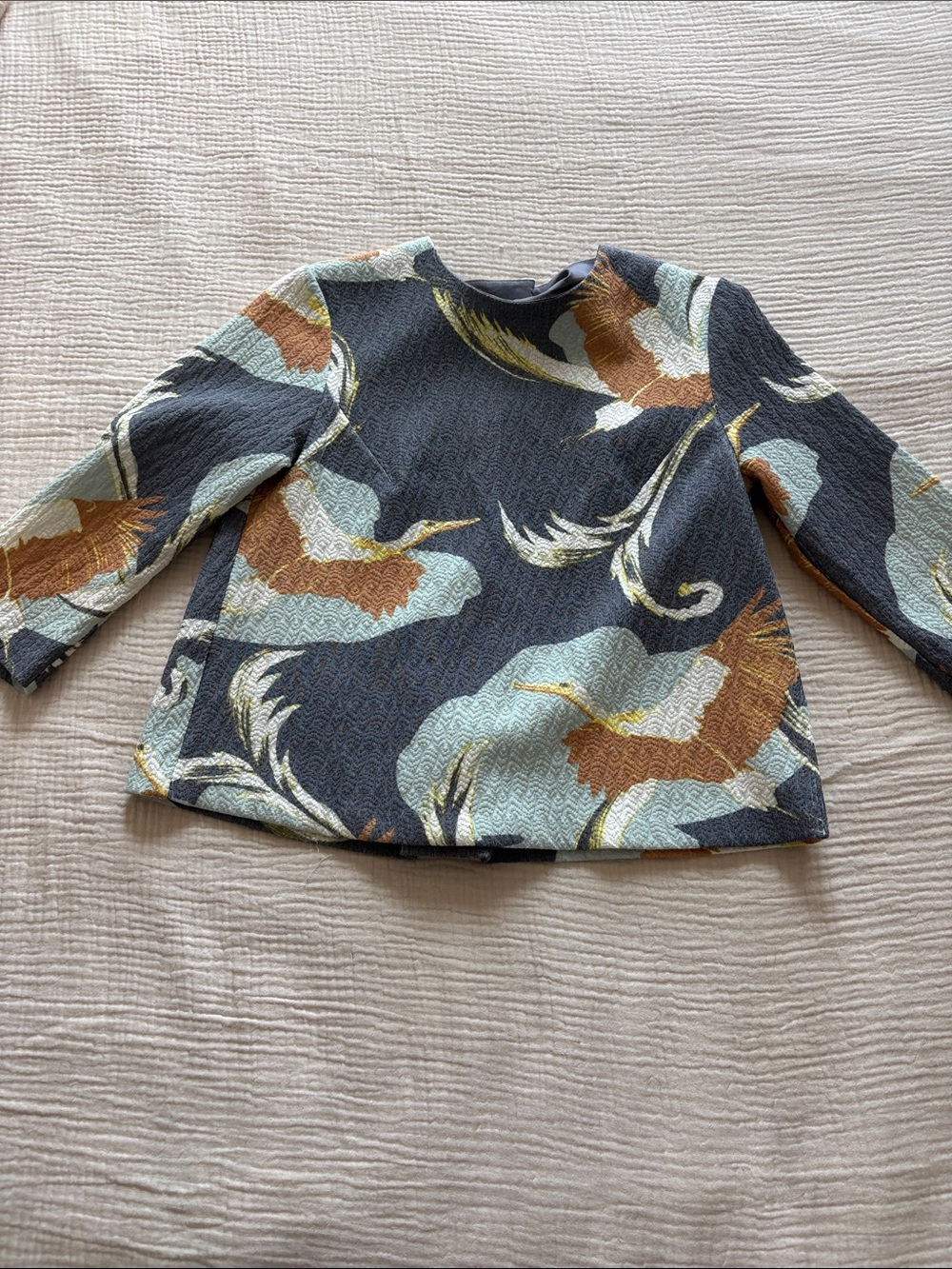 Three-quarter link sleeves Feather Print Top in Charcoal, Mint & Camel